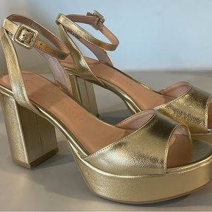 Chinese Laundry “Theresa” gold platform sandals size 8